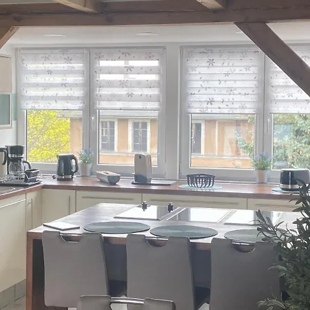 Maisonette-wohnung An Der Weissen Mauer 14 아파트 *